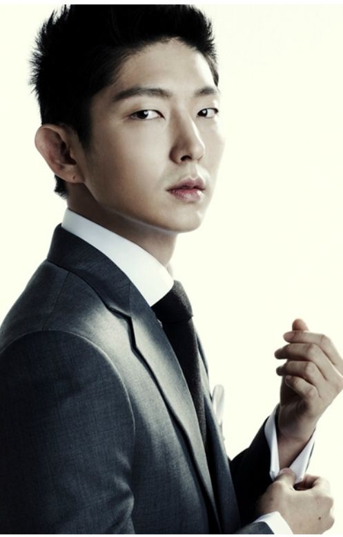 http://i1192.photobucket.com/albums/aa324/girlfridaydb/news/2012/LeeJunKi2.jpg