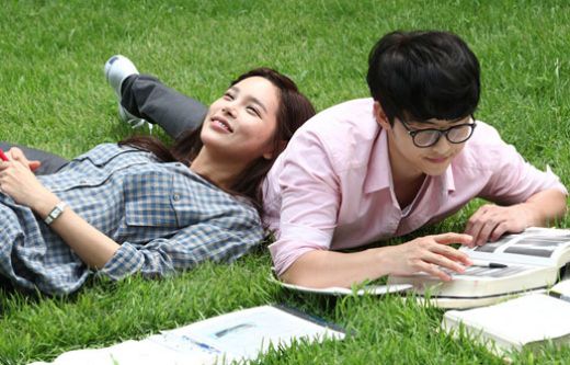 Song Joong-ki and Park Shi-yeon cuddle up for Nice Guy
