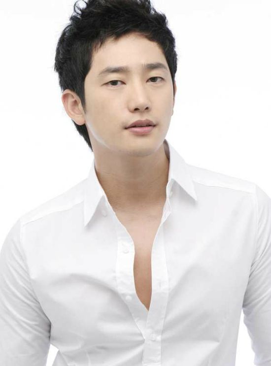 Park Shi-hoo and Jung Jae-young play cat and mouse