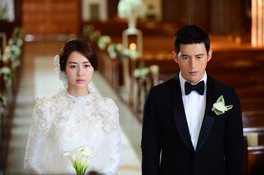 Go Soo and Lee Yo-won’s mystery wedding in Empire of Gold
