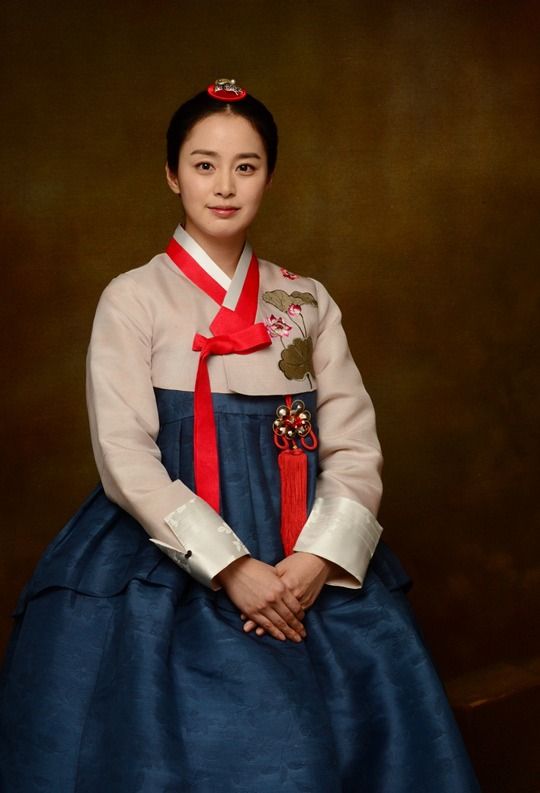 The ladies of Jang Ok-jung get into character