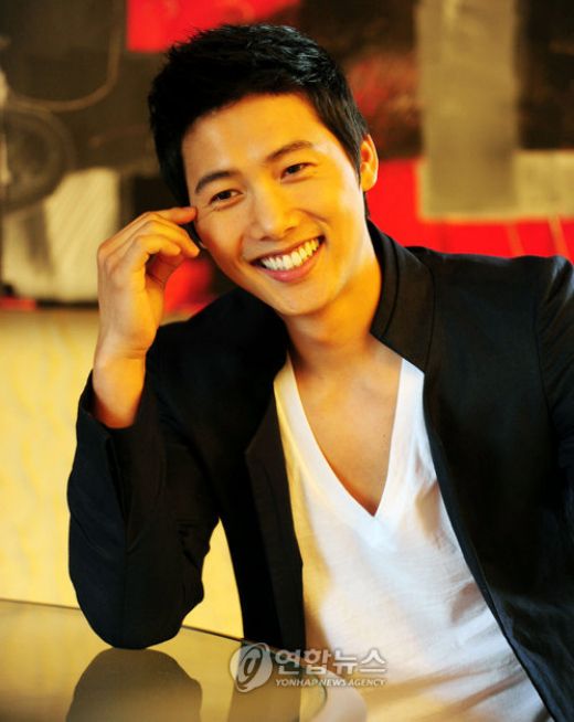 Lee Sang-woo in talks to join Warm Words