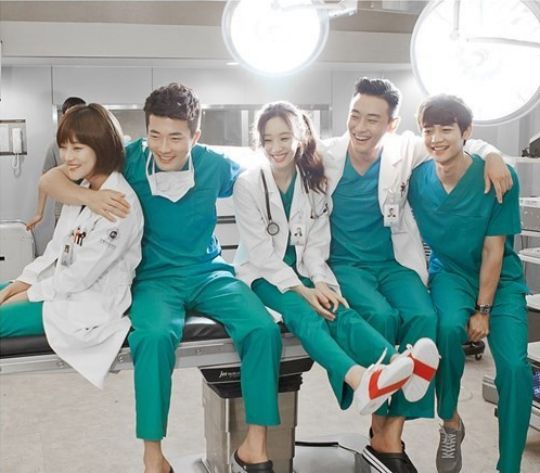 Cuteness behind the scenes of Medical Top Team