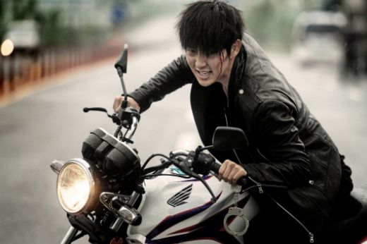 Lee Jun-ki is a man on the run for Two Weeks