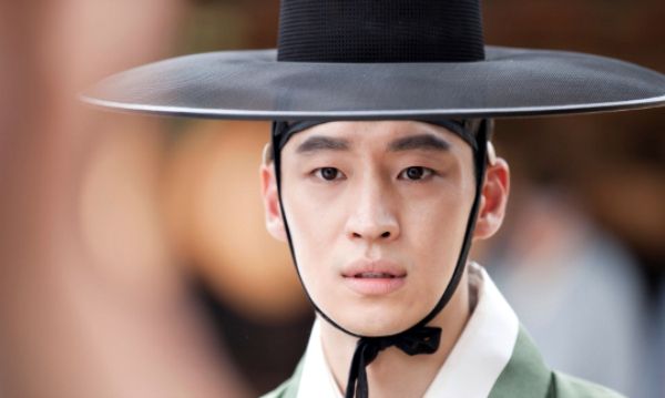 Lee Je-hoon’s first day on set as Crown Prince Sado