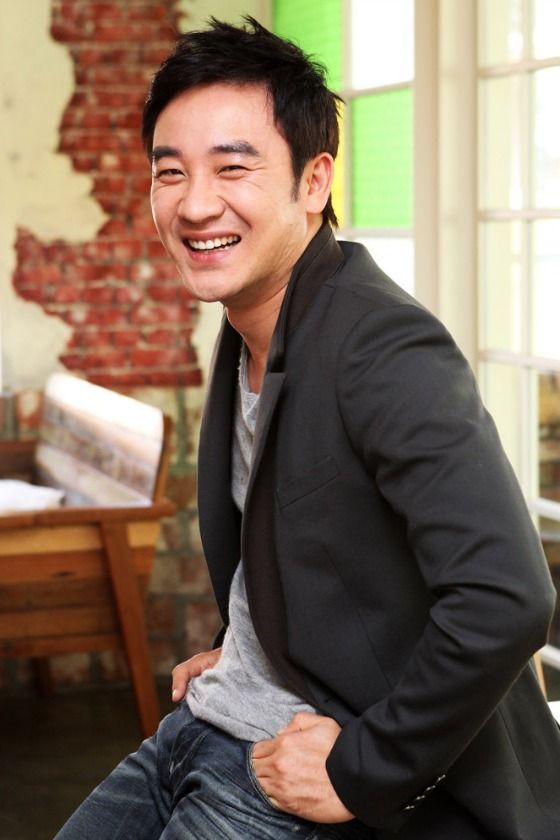 Uhm Tae-woong courted for new tvN romance