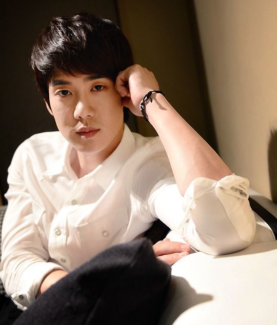 Yoo Yeon-seok courted to be bloodthirsty vampire doctor
