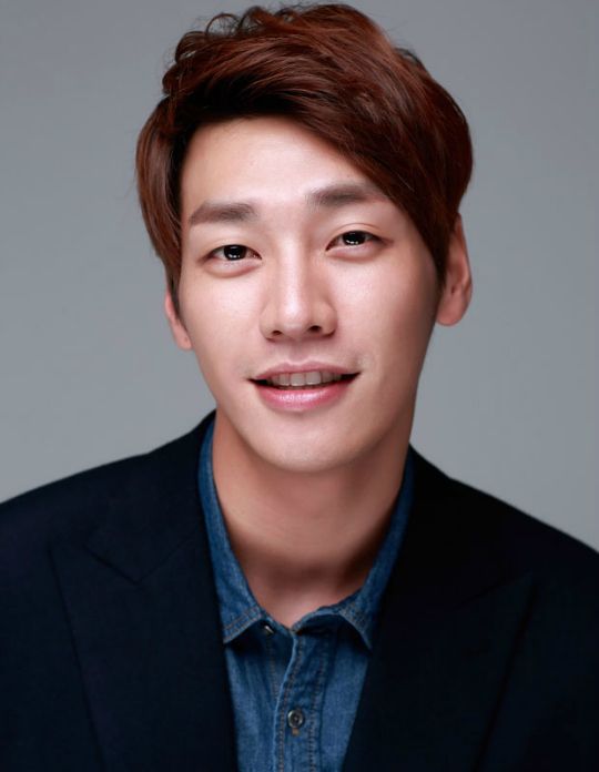 Kim Young-kwang courted for JTBC disaster drama D-Day