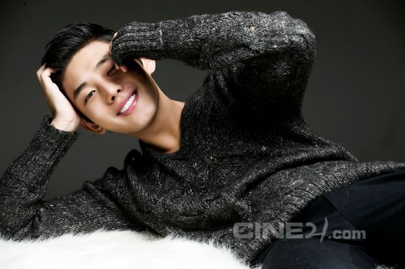 Yoo Ah-in courted to headline Six Flying Dragons