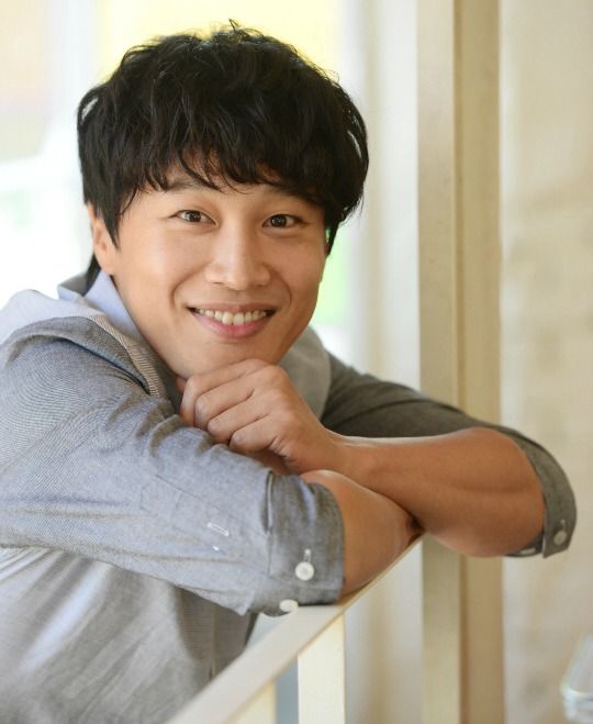 Cha Tae-hyun considers KBS workplace comedy Chief Kim