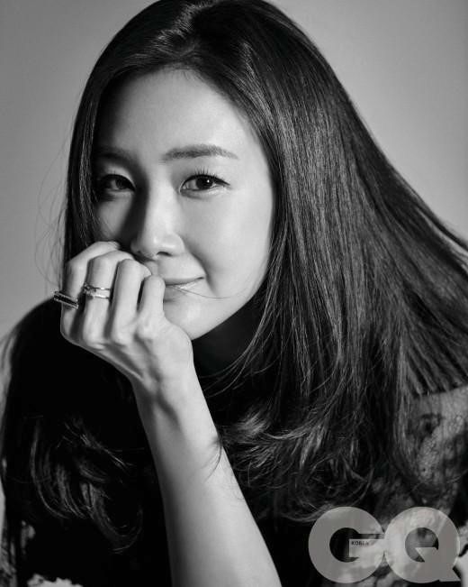 Choi Ji-woo considers becoming Woman With a Suitcase