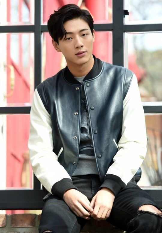 Ji-soo joins Doctors as Park Shin-hye’s first love