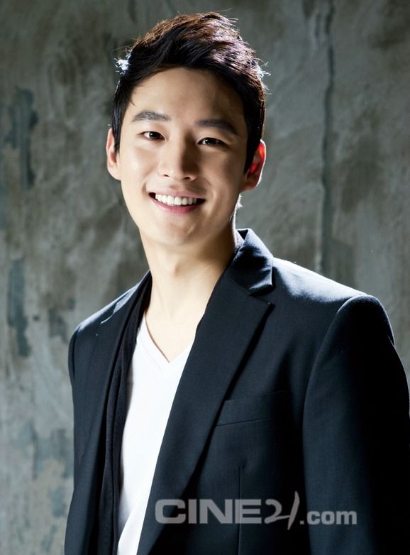 Lee Je-hoon to reunite with Bleak Night director