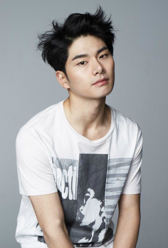 Lee Yi-kyung joins Mirror of the Witch as Kim Sae-ron’s protector