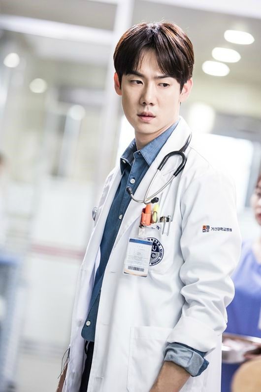 Serious surgeons only in Romantic Doctor Teacher Kim’s hospital