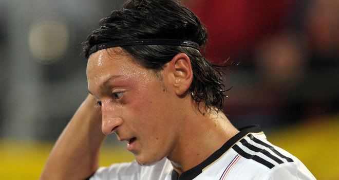 “A Special Little Footballer”… Mesut Ozil | Just Pitchy