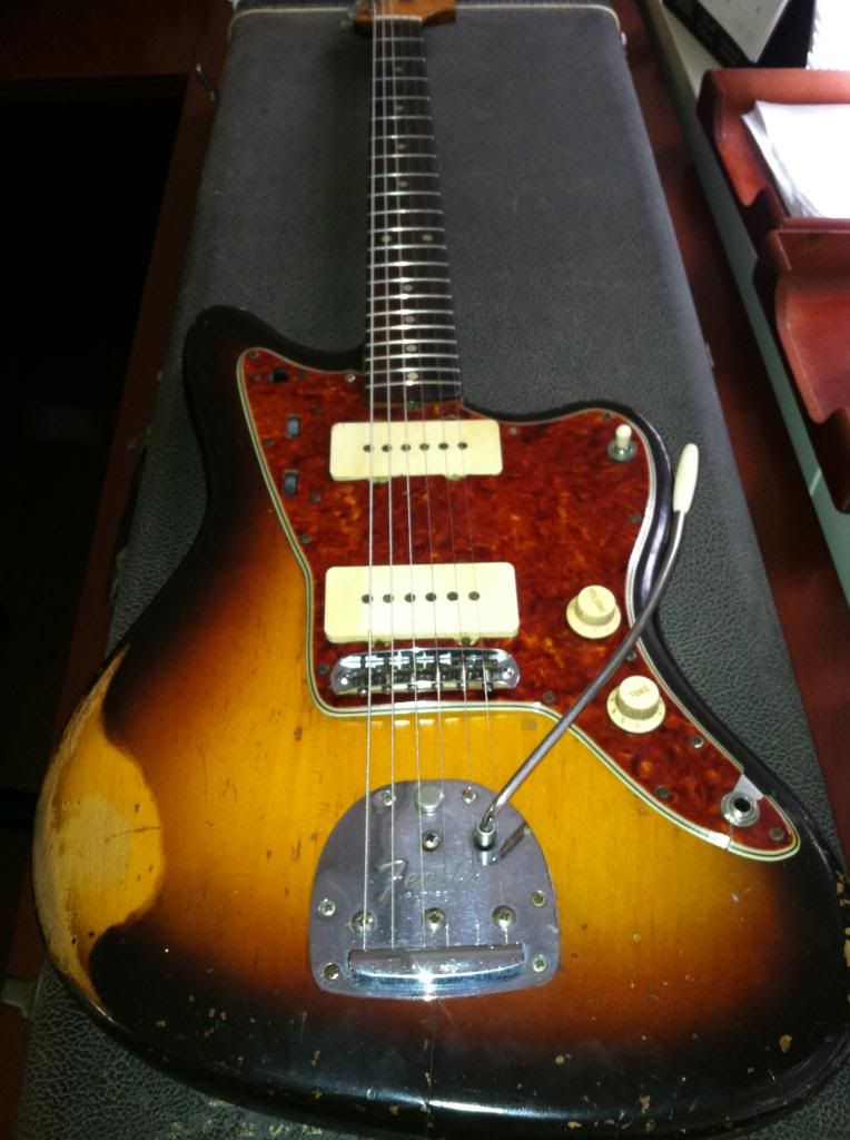 A Battle of two Fender brothers Strat vs Jazzmaster Page 2 The