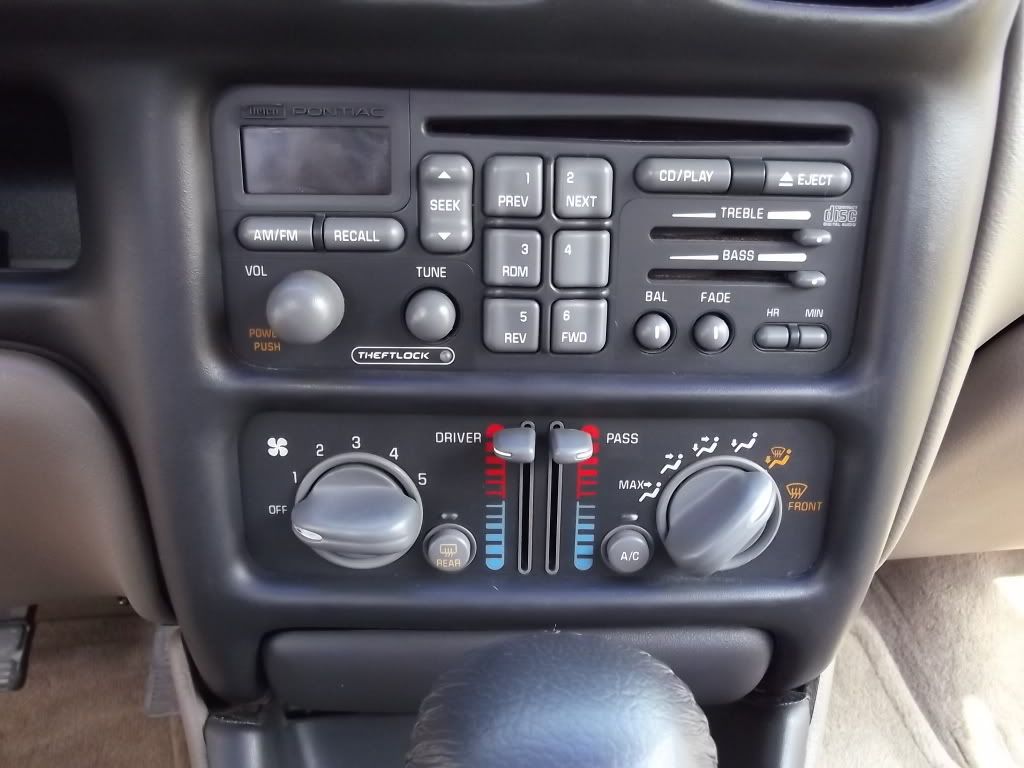 picsofinsidecar2-18-2012006.jpg
