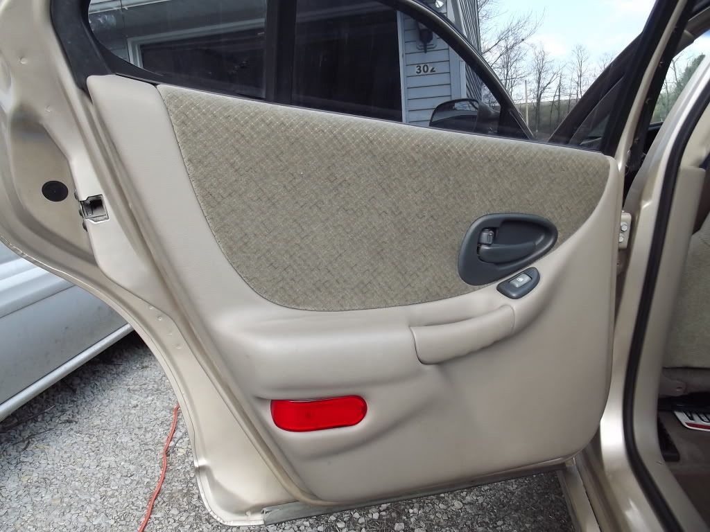 picsofinsidecar2-18-2012010.jpg
