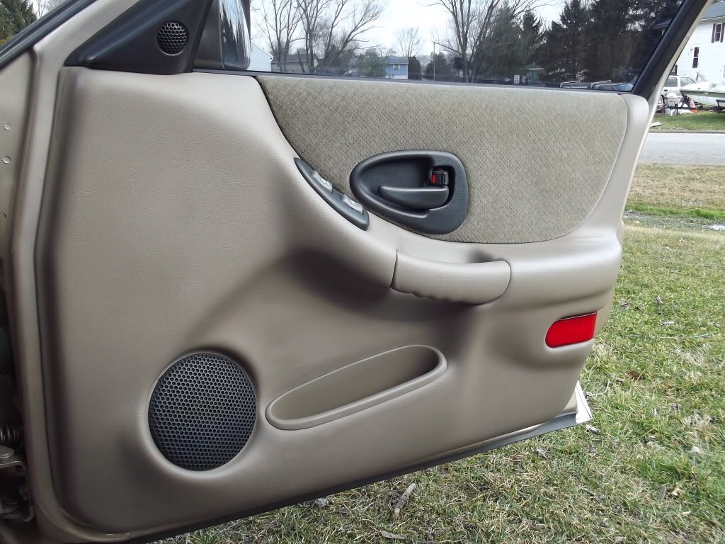 picsofinsidecar2-18-2012014.jpg