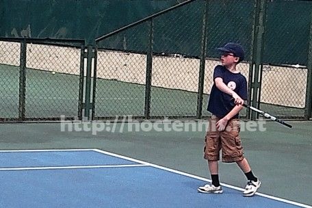 Lop day tennis cho tre em nuoc ngoai