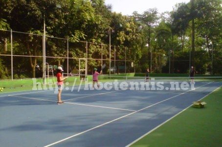 Lớp dạy tennis cơ bản cho trẻ em Hàn quốc