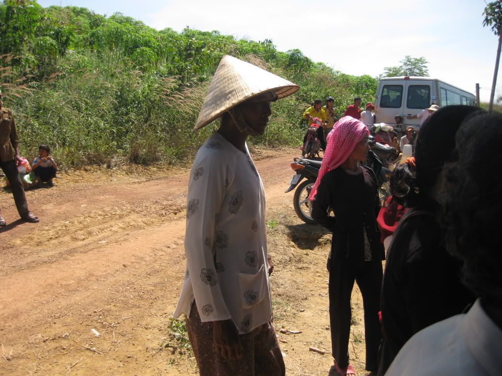 Thăm tặng quà cho làng nghèo Bình Phước - 6