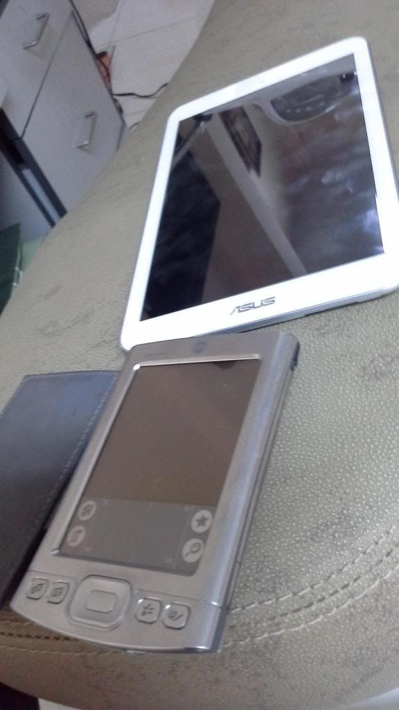 Cần bán màn hình Asus 8in,