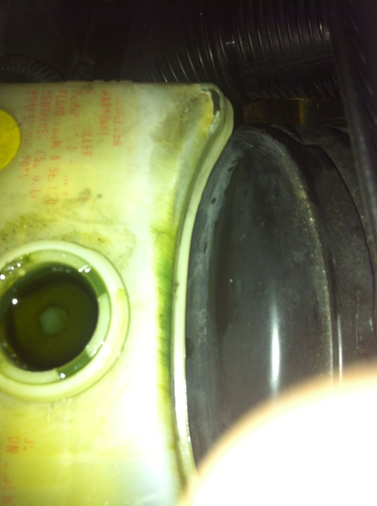 Brake hose crack, brake reservoir crack. Serious? Volkswagen Passat Forum