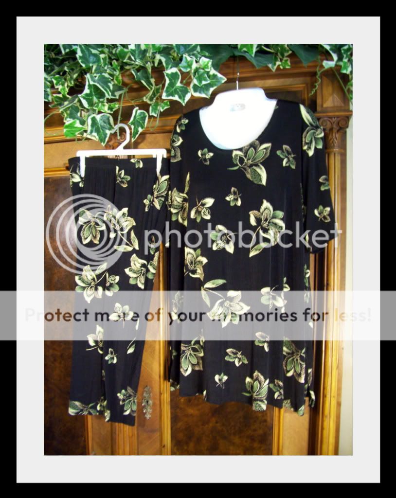 Jostar Blk Flower Print Capri Set Plus Sizes 2X and 3X  