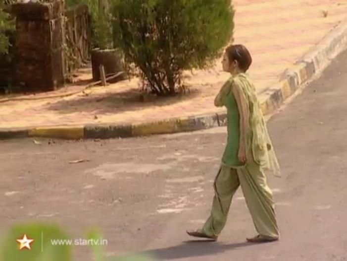 photo Geet-HuiSabseParayi-Episode150-YouTube10_zps61fc206b.jpg